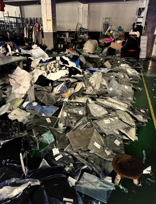 10元服裝尾貨批發(fā) 小本創(chuàng)業(yè)的掘金機(jī)會(huì)與零售實(shí)戰(zhàn)策略